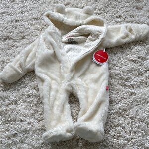 +MAGNETIC ME+ Please read Cream Baby Bunting